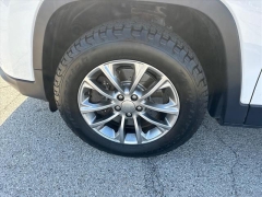Used 2019  Jeep Cherokee 4d SUV 4WD Latitude Plus 2&period;0L Turbo at Best Choice Motors near Lafayette&comma; IN