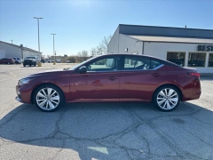 Used 2022  Nissan Altima 2&period;5 SV AWD Sedan at Best Choice Motors near Lafayette&comma; IN