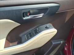 Used 2022  Toyota Highlander XLE FWD at Best Choice Motors near Lafayette&comma; IN