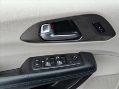 Used 2021  Chrysler Pacifica Hybrid Touring L FWD at Best Choice Motors near Lafayette&comma; IN