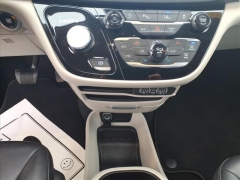 Used 2024  Chrysler Pacifica Touring L FWD at Best Choice Motors near Lafayette&comma; IN