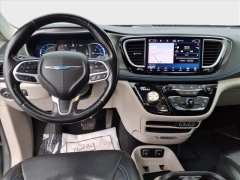 Used 2021  Chrysler Pacifica Hybrid Touring L FWD at Best Choice Motors near Lafayette&comma; IN