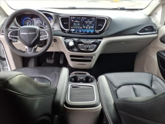 Used 2024  Chrysler Pacifica Touring L FWD at Best Choice Motors near Lafayette&comma; IN