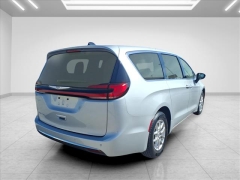 Used 2024  Chrysler Pacifica Touring L FWD at Best Choice Motors near Lafayette&comma; IN