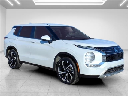 2024 Mitsubishi Outlander SE's photo