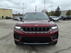 Used 2023  Jeep Grand Cherokee Laredo 4x4 at Best Choice Motors near Lafayette&comma; IN
