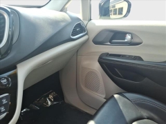 Used 2024  Chrysler Pacifica Touring L FWD at Best Choice Motors near Lafayette&comma; IN
