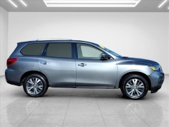 Used 2020  Nissan Pathfinder 4d SUV 4WD SL at Best Choice Motors near Lafayette&comma; IN