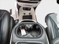 Used 2021  Chrysler Pacifica Hybrid Touring L FWD at Best Choice Motors near Lafayette&comma; IN