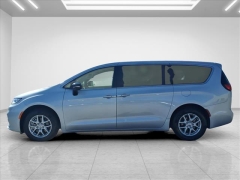 Used 2024  Chrysler Pacifica Touring L FWD at Best Choice Motors near Lafayette&comma; IN