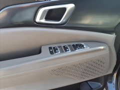 Used 2025  Kia Carnival LXS FWD at Best Choice Motors near Lafayette&comma; IN