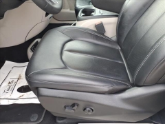 Used 2024  Chrysler Pacifica Touring L FWD at Best Choice Motors near Lafayette&comma; IN