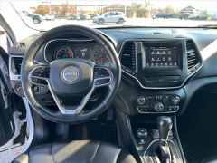 Used 2019  Jeep Cherokee 4d SUV 4WD Latitude Plus 2&period;0L Turbo at Best Choice Motors near Lafayette&comma; IN