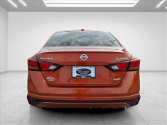Used 2021  Nissan Altima 2&period;5 Platinum AWD Sedan at Best Choice Motors near Lafayette&comma; IN