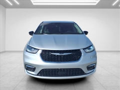 Used 2024  Chrysler Pacifica Touring L FWD at Best Choice Motors near Lafayette&comma; IN