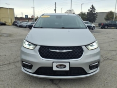 Used 2024  Chrysler Pacifica Touring L FWD at Best Choice Motors near Lafayette&comma; IN