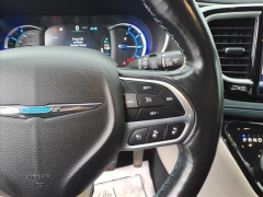 Used 2021  Chrysler Pacifica Hybrid Touring L FWD at Best Choice Motors near Lafayette&comma; IN