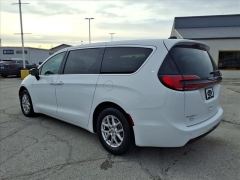 Used 2024  Chrysler Pacifica Touring L FWD at Best Choice Motors near Lafayette&comma; IN