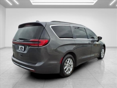 Used 2022  Chrysler Pacifica Touring L FWD at Best Choice Motors near Lafayette&comma; IN