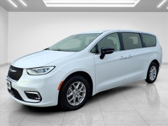 Used 2024  Chrysler Pacifica Touring L FWD at Best Choice Motors near Lafayette&comma; IN