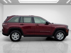 Used 2023  Jeep Grand Cherokee Laredo 4x4 at Best Choice Motors near Lafayette&comma; IN