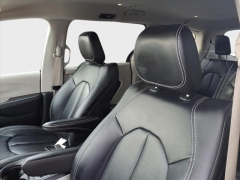 Used 2024  Chrysler Pacifica Touring L FWD at Best Choice Motors near Lafayette&comma; IN