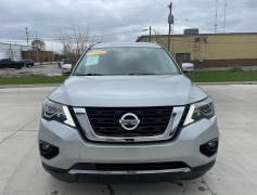Used 2019 Nissan Pathfinder 4d SUV 4WD SL at Best Choice Motors near Lafayette, IN