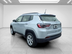 Used 2024  Jeep Compass Latitude 4x4 at Best Choice Motors near Lafayette&comma; IN