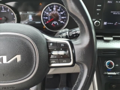 Used 2022  Kia Carnival LX Seat Package FWD at Best Choice Motors near Lafayette&comma; IN