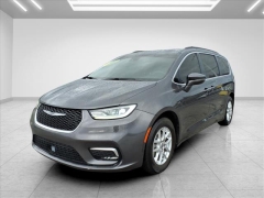 Used 2022  Chrysler Pacifica Touring L FWD at Best Choice Motors near Lafayette&comma; IN