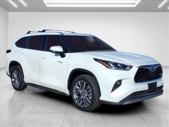 Used 2020  Toyota Highlander Hybrid 4d SUV FWD Platinum at Best Choice Motors near Lafayette&comma; IN