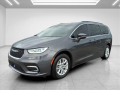 Used 2022  Chrysler Pacifica Touring L FWD at Best Choice Motors near Lafayette&comma; IN