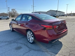 Used 2022  Nissan Altima 2&period;5 SV AWD Sedan at Best Choice Motors near Lafayette&comma; IN