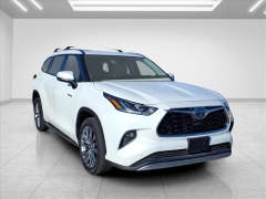 Used 2020  Toyota Highlander Hybrid 4d SUV FWD Platinum at Best Choice Motors near Lafayette&comma; IN