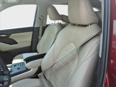 Used 2022  Toyota Highlander XLE FWD at Best Choice Motors near Lafayette&comma; IN