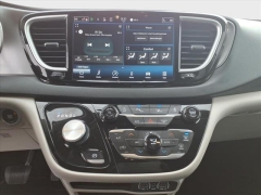 Used 2024  Chrysler Pacifica Touring L FWD at Best Choice Motors near Lafayette&comma; IN