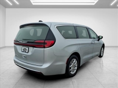 Used 2024  Chrysler Pacifica Touring L FWD at Best Choice Motors near Lafayette&comma; IN