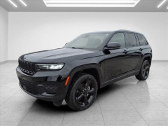 Used 2023  Jeep Grand Cherokee Altitude 4x4 at Best Choice Motors near Lafayette&comma; IN