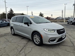 Used 2024  Chrysler Pacifica Touring L FWD at Best Choice Motors near Lafayette&comma; IN