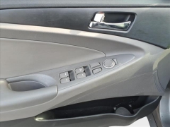 Used 2012  Hyundai Sonata 4d Sedan SE at Best Choice Motors near Lafayette&comma; IN
