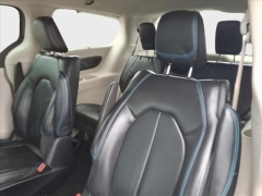 Used 2021  Chrysler Pacifica Hybrid Touring L FWD at Best Choice Motors near Lafayette&comma; IN