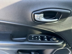 Used 2021  Jeep Compass Altitude FWD at Best Choice Motors near Lafayette&comma; IN