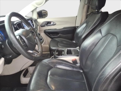 Used 2022  Chrysler Pacifica Touring L FWD at Best Choice Motors near Lafayette&comma; IN