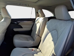 Used 2020  Toyota Highlander Hybrid 4d SUV FWD Platinum at Best Choice Motors near Lafayette&comma; IN