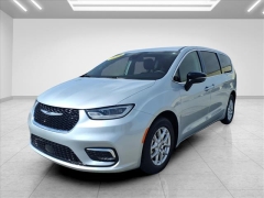 Used 2024  Chrysler Pacifica Touring L FWD at Best Choice Motors near Lafayette&comma; IN