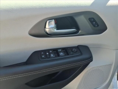 Used 2024  Chrysler Pacifica Touring L FWD at Best Choice Motors near Lafayette&comma; IN