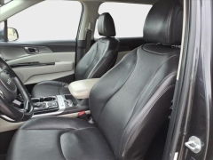 Used 2022  Kia Carnival LX Seat Package FWD at Best Choice Motors near Lafayette&comma; IN