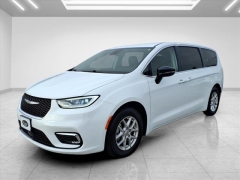 Used 2024  Chrysler Pacifica Touring L FWD at Best Choice Motors near Lafayette&comma; IN