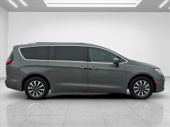 Used 2021  Chrysler Pacifica Hybrid Touring L FWD at Best Choice Motors near Lafayette&comma; IN