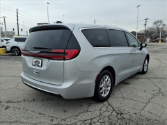 Used 2024  Chrysler Pacifica Touring L FWD at Best Choice Motors near Lafayette&comma; IN